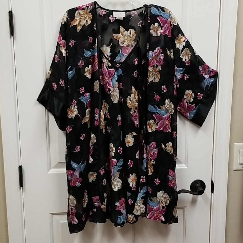 L.A. Intimates floral peignoir set  sz S